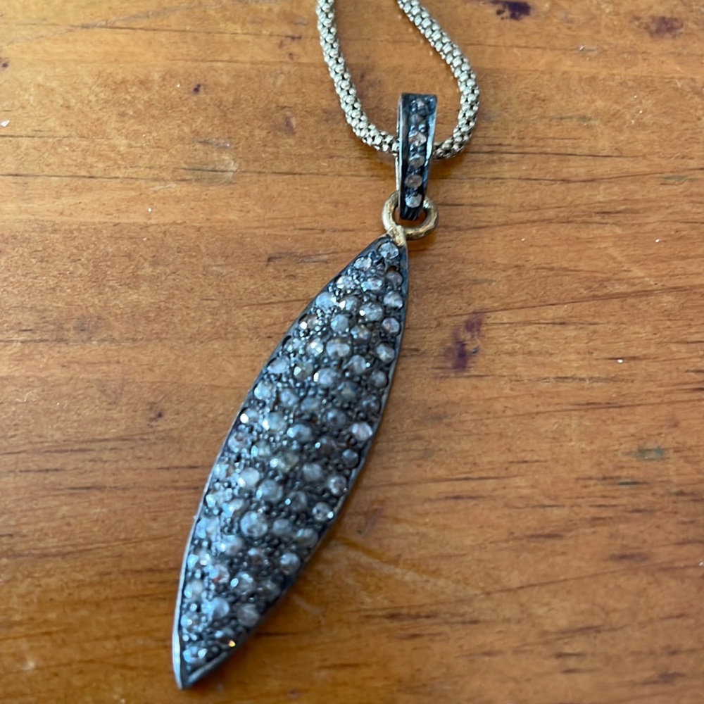 Gorgeous gold pendent.